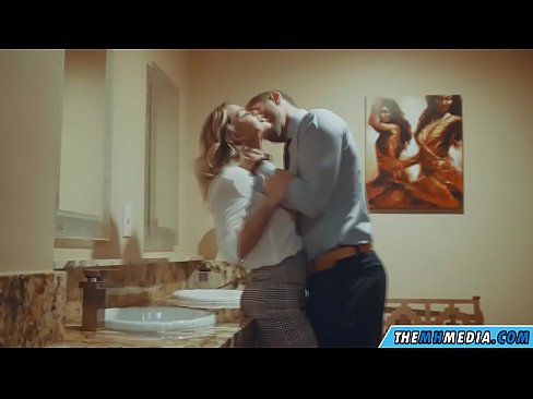 ❤️ Quando uma loira peituda o seduz em um banheiro público ❤️❌ Sexo vídeo em porno pt-br.com-porn-mz.ru